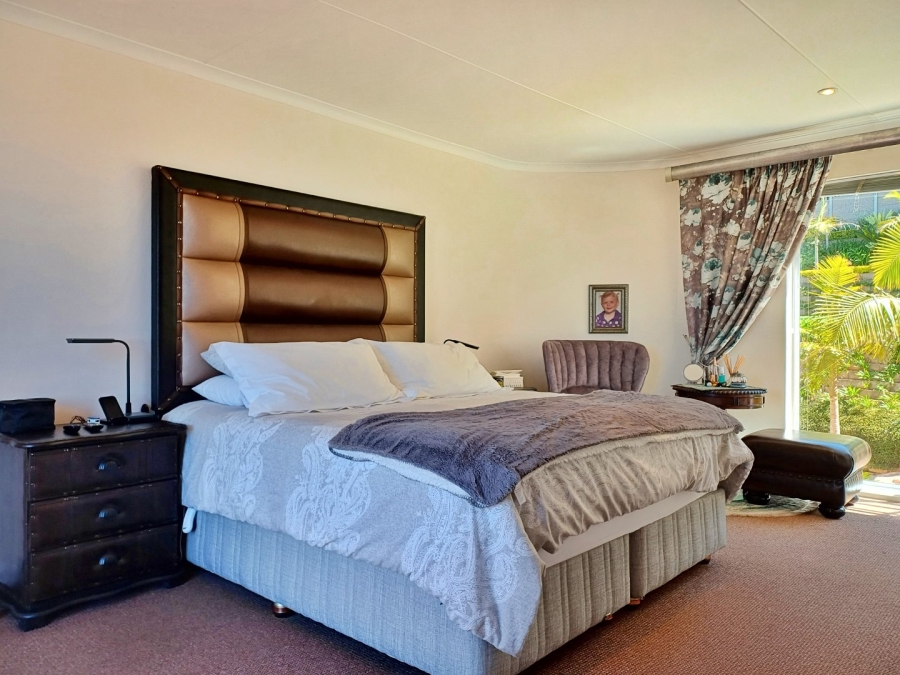 5 Bedroom Property for Sale in Outeniqua Strand Western Cape